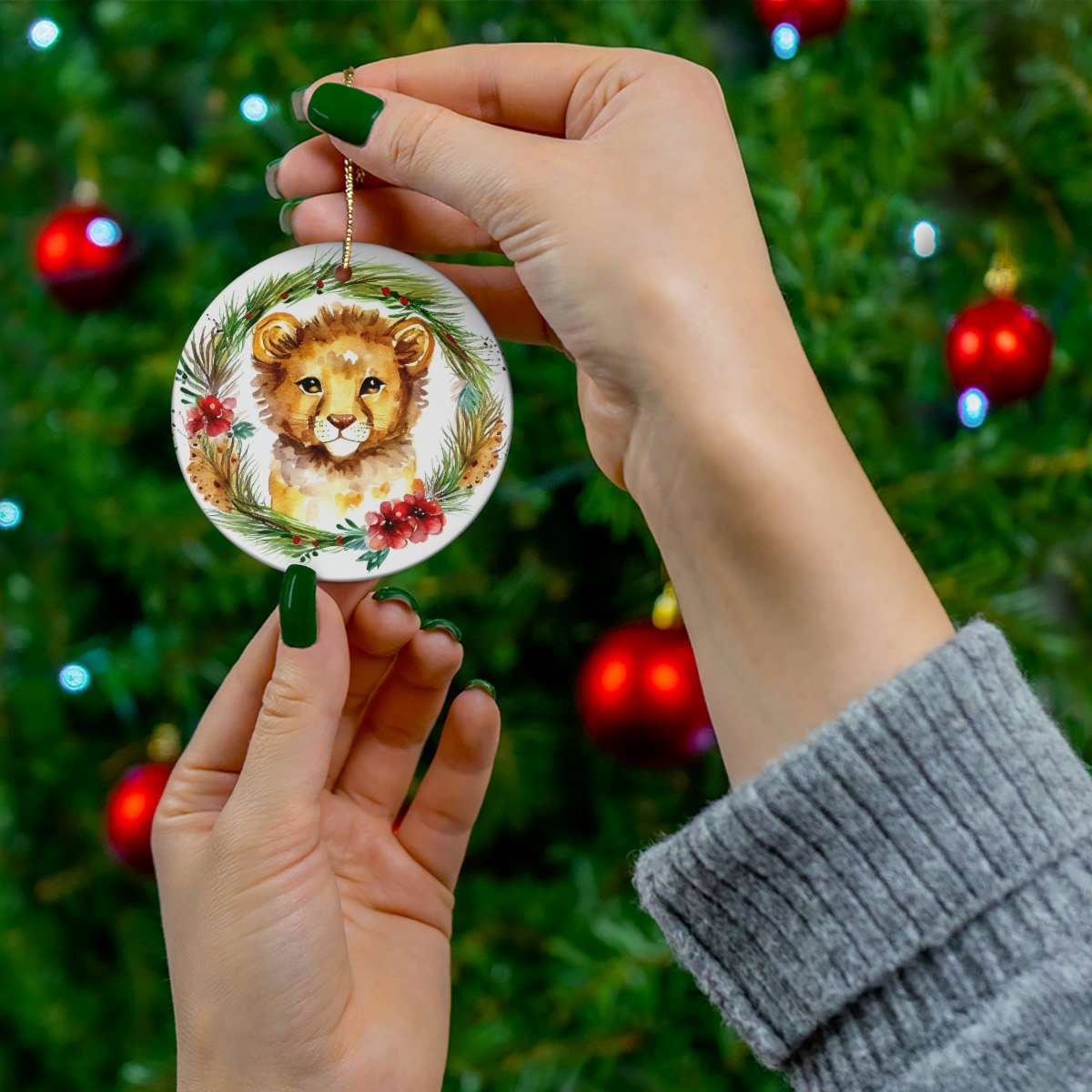 Christmas Lion Ornamet, Cute Baby Lion Wreath, Ceramic Christmas Ornament, Christmas Gift, Circle Shape Ceramic Tree Ornament